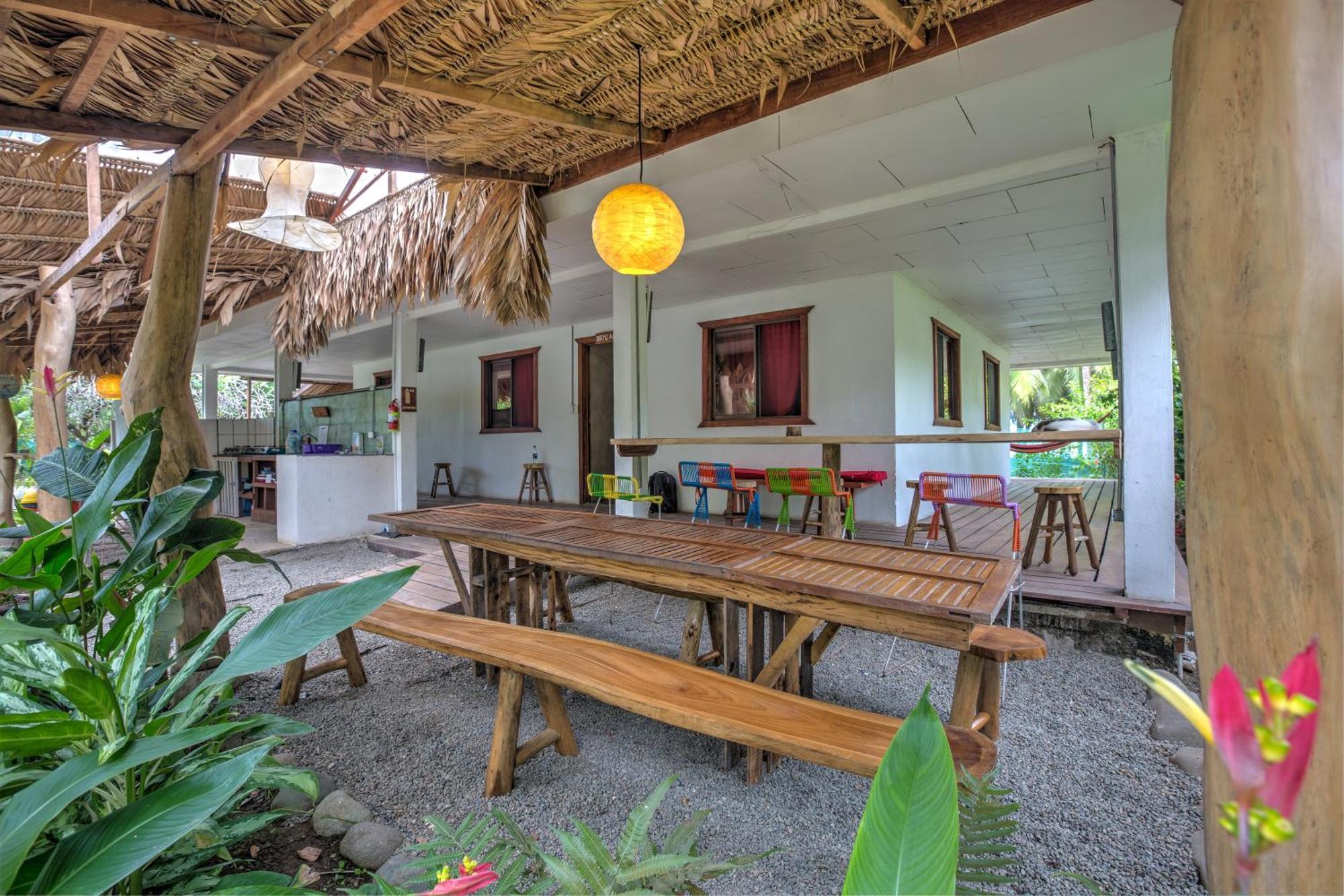 Playa 506 Beachfront Hostel Puerto Viejo de Talamanca Екстериор снимка
