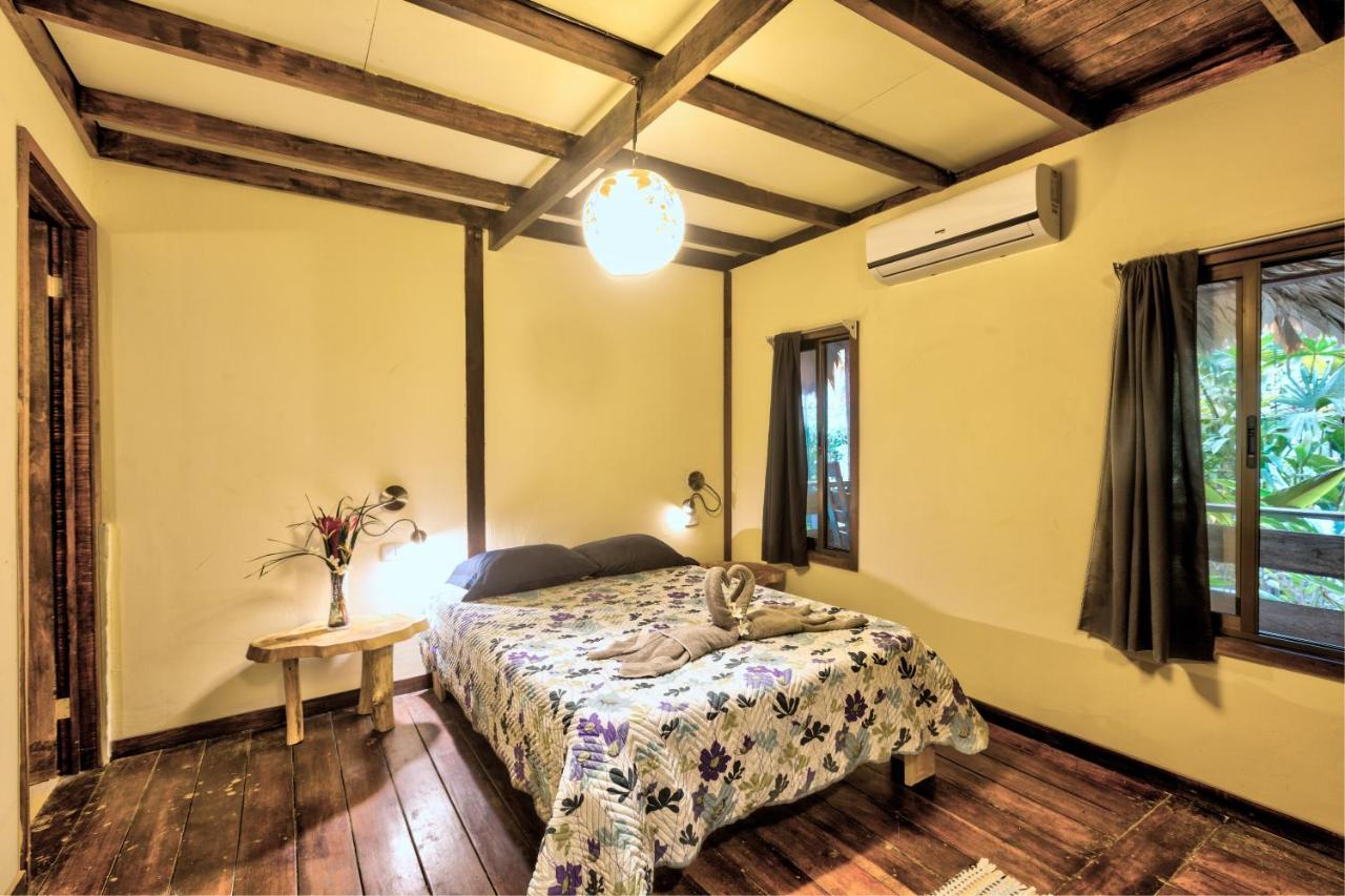 Playa 506 Beachfront Hostel Puerto Viejo de Talamanca Екстериор снимка