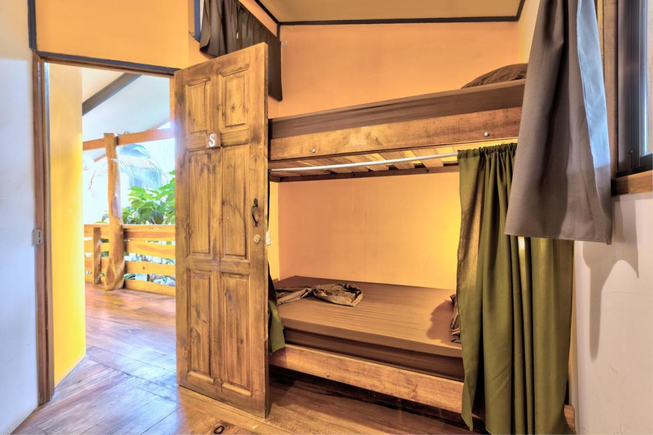 Playa 506 Beachfront Hostel Puerto Viejo de Talamanca Екстериор снимка